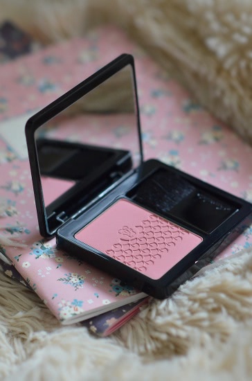 Нежные Guerlain Rose Aux Joues Tender Blush №01 Morning Rose