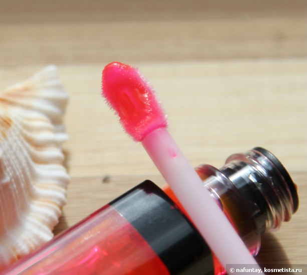 Ароматный и красивый арбузик с Loreal Infaillible Lip Glosses в оттенке 305