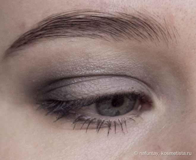 Оба из ларца, но совсем не одинаковых с лица. Мои тени Inglot Freedom System, в оттенках 387 и 451