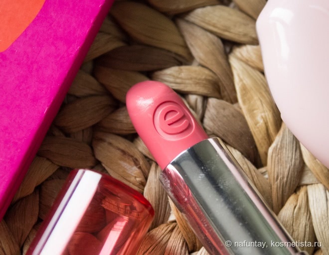 Essence sheer&shine lipstick в оттенке 11 All About Cupcake