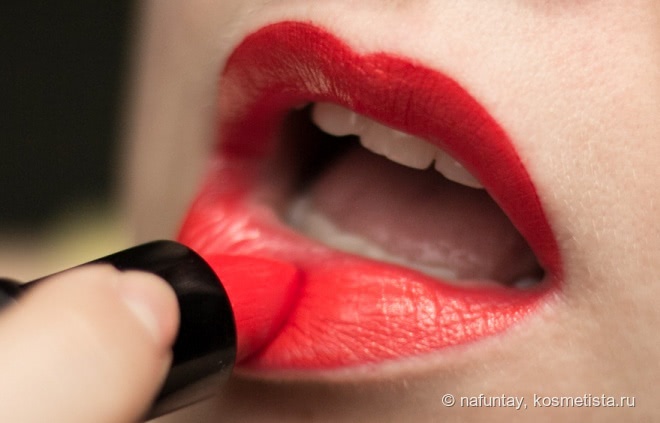 Краснее красного Sleek MakeUp True Colour Lipstick в оттенке OMG 784