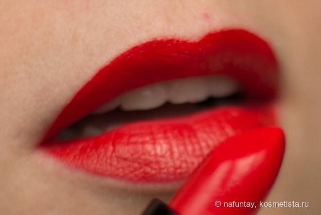 Краснее красного Sleek MakeUp True Colour Lipstick в оттенке OMG 784