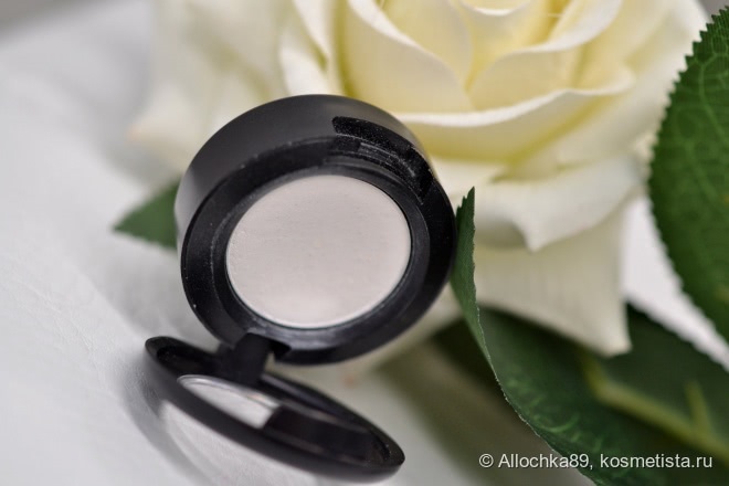 Моя волшебная баночка Mac Eye Shadow в оттенке White Frost
