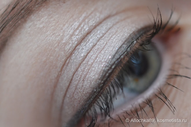 Моя волшебная баночка Mac Eye Shadow в оттенке White Frost