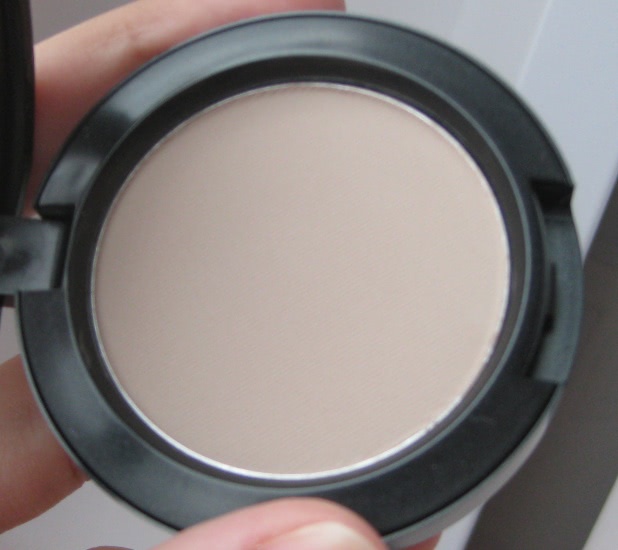 MAC powder blush Next to skin - скульптор, за которым стоит охотиться