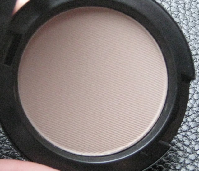 MAC powder blush Next to skin - скульптор, за которым стоит охотиться