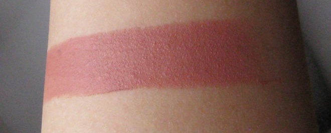 Два нюда - МАС Matte Lipstic Velvet Teddy, MAC Amplified Creme Lipstick Blankety