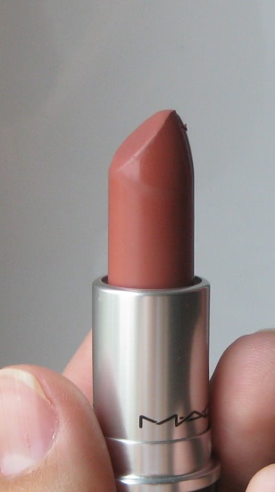 Два нюда - МАС Matte Lipstic Velvet Teddy, MAC Amplified Creme Lipstick Blankety