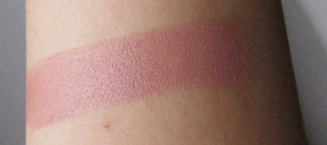 Два нюда - МАС Matte Lipstic Velvet Teddy, MAC Amplified Creme Lipstick Blankety