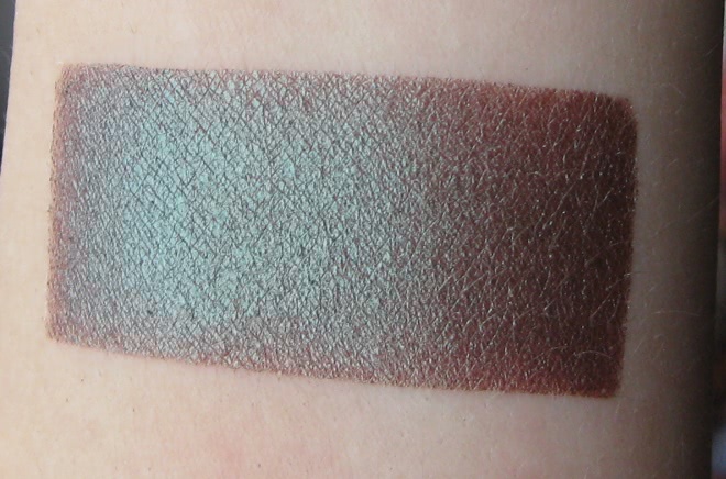 Любимый русалочий дуохром Urban Decay Eyeshadow в оттенке Lounge
