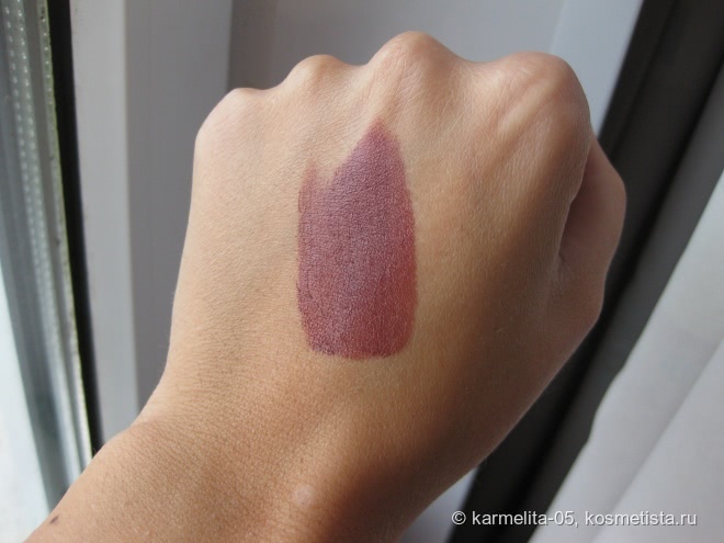 Вишня в шоколаде - MAC Verve Lipstick. Добилась того, чего не удавалось ни одной помаде - я ношу только ее уже неделю!