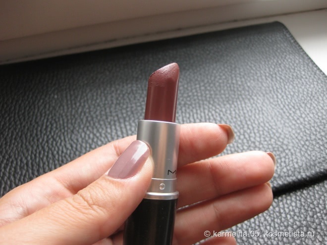 Вишня в шоколаде - MAC Verve Lipstick. Добилась того, чего не удавалось ни одной помаде - я ношу только ее уже неделю!