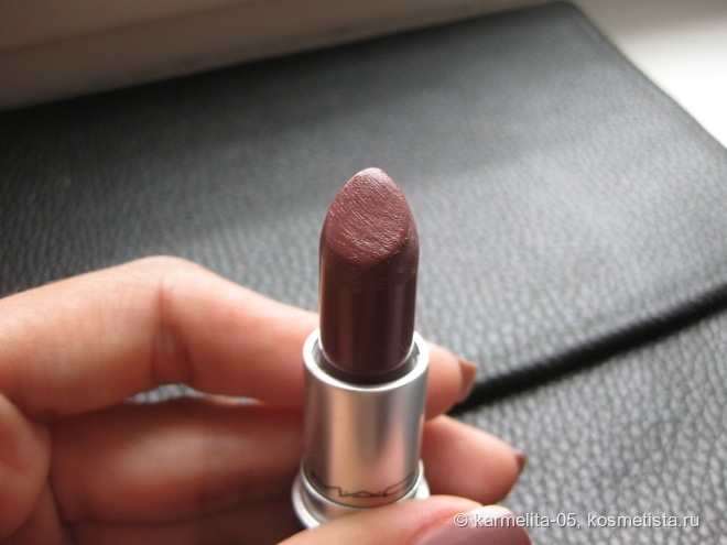 Вишня в шоколаде - MAC Verve Lipstick. Добилась того, чего не удавалось ни одной помаде - я ношу только ее уже неделю!
