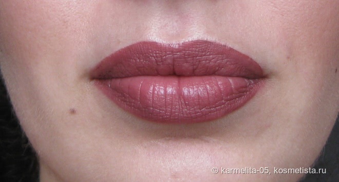 Вишня в шоколаде - MAC Verve Lipstick. Добилась того, чего не удавалось ни одной помаде - я ношу только ее уже неделю!