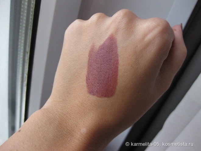 Вишня в шоколаде - MAC Verve Lipstick. Добилась того, чего не удавалось ни одной помаде - я ношу только ее уже неделю!