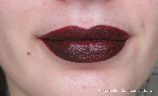Мисс Кровавость Urban Decay Vice Lipstick в оттенке Disturbed