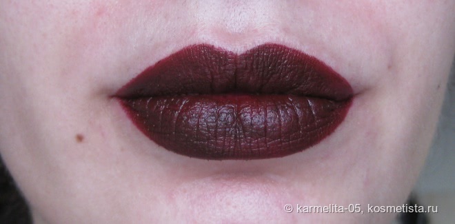 Мисс Кровавость Urban Decay Vice Lipstick в оттенке Disturbed