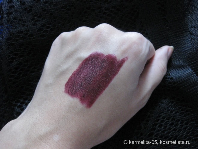 Мисс Кровавость Urban Decay Vice Lipstick в оттенке Disturbed