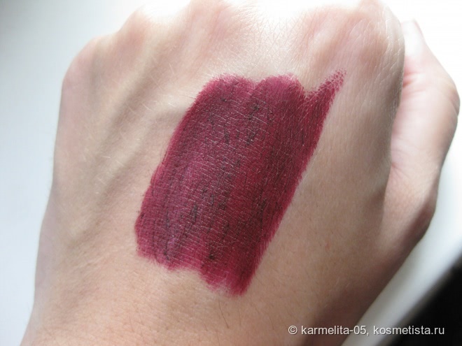 Мисс Кровавость Urban Decay Vice Lipstick в оттенке Disturbed