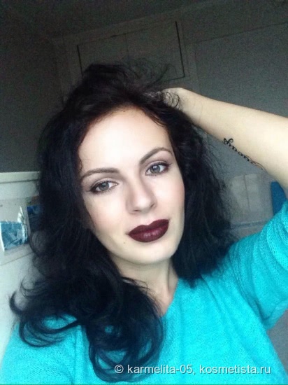 Мисс Кровавость Urban Decay Vice Lipstick в оттенке Disturbed