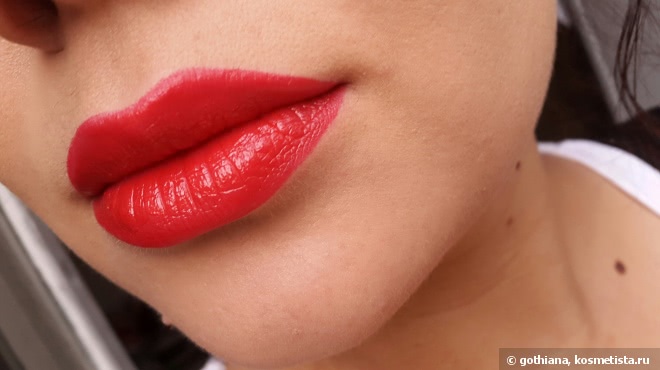 Классический красный Essence longlasting lipstick 02 All you need is red