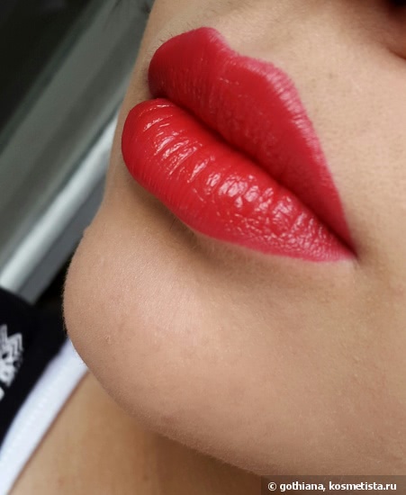 Классический красный Essence longlasting lipstick 02 All you need is red