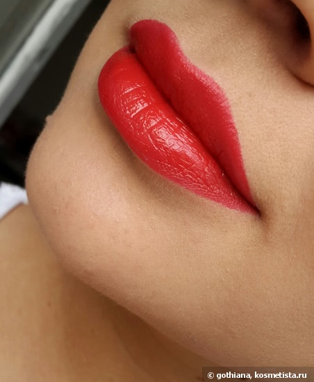 Классический красный Essence longlasting lipstick 02 All you need is red