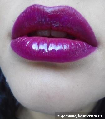 Фиолетовые губы с OCC Lip Tar в оттенке Black Dahila