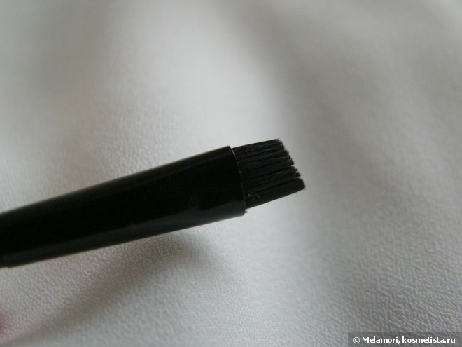 Чем я оформляю брови - тени от Guerlain, кисть от Zoeva, бесцветный гель от Anastasia Beverly Hills