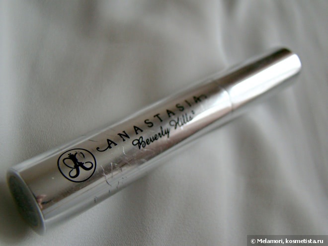 Чем я оформляю брови - тени от Guerlain, кисть от Zoeva, бесцветный гель от Anastasia Beverly Hills