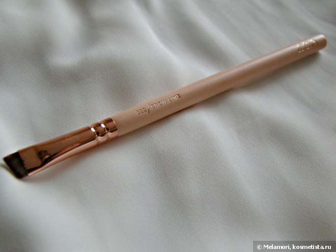 Чем я оформляю брови - тени от Guerlain, кисть от Zoeva, бесцветный гель от Anastasia Beverly Hills