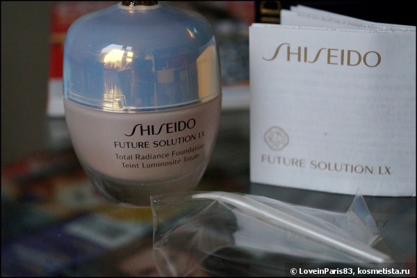 Задать тон с Shiseido Future Solution LX Total Radiance Foundation spf 15 в оттенке I20
