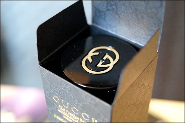 Gucci Lustrous Glow Foundation SPF 25 №050