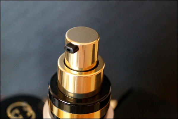 Gucci Lustrous Glow Foundation SPF 25 №050