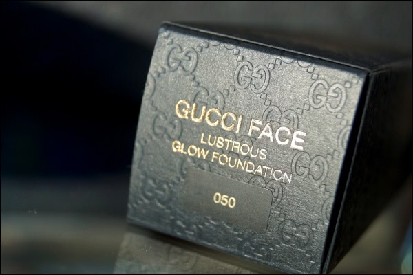 Gucci Lustrous Glow Foundation SPF 25 №050