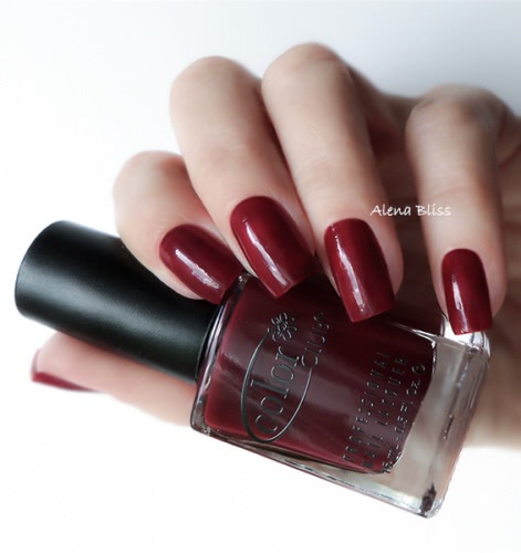 ПредНовогодний маникюр с Color Club Professional Nail Lacquer # 920 Red-Ical Gypsy & Dashing Diva Nail Accents Crystal Intrigue