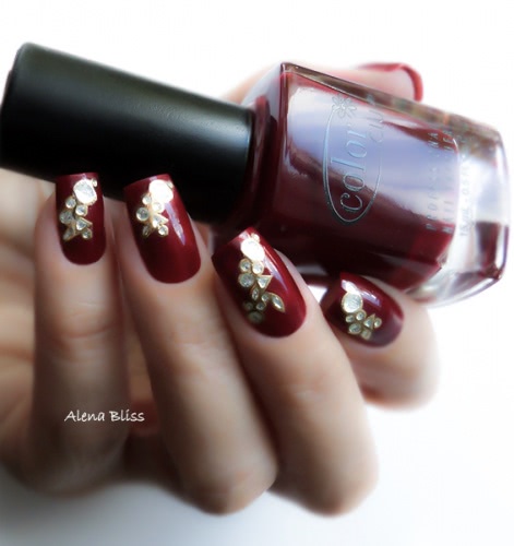 ПредНовогодний маникюр с Color Club Professional Nail Lacquer # 920 Red-Ical Gypsy & Dashing Diva Nail Accents Crystal Intrigue