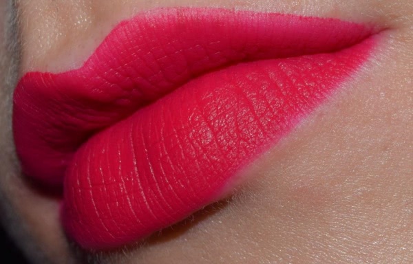 Bourjois Rouge Edition Velvet Lipstick в оттенках 06 Pink Pong и 05 Ole Flamingo