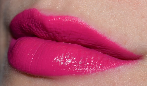 Bourjois Rouge Edition Velvet Lipstick в оттенках 06 Pink Pong и 05 Ole Flamingo