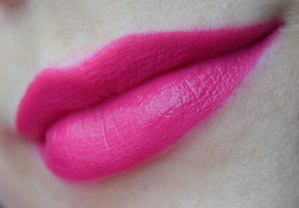 Bourjois Rouge Edition Velvet Lipstick в оттенках 06 Pink Pong и 05 Ole Flamingo
