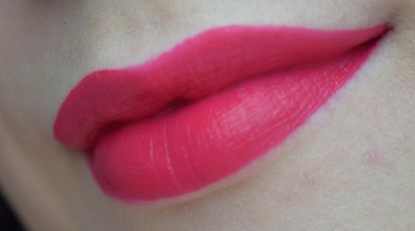 Bourjois Rouge Edition Velvet Lipstick в оттенках 06 Pink Pong и 05 Ole Flamingo