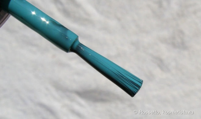Беззаботная синева: Collistar Gloss Nail Lacquer Gel Effect 568 Azzurro Spensierata