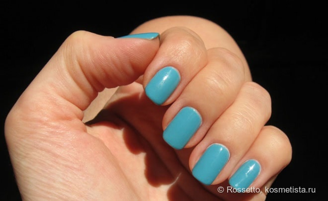 Беззаботная синева: Collistar Gloss Nail Lacquer Gel Effect 568 Azzurro Spensierata