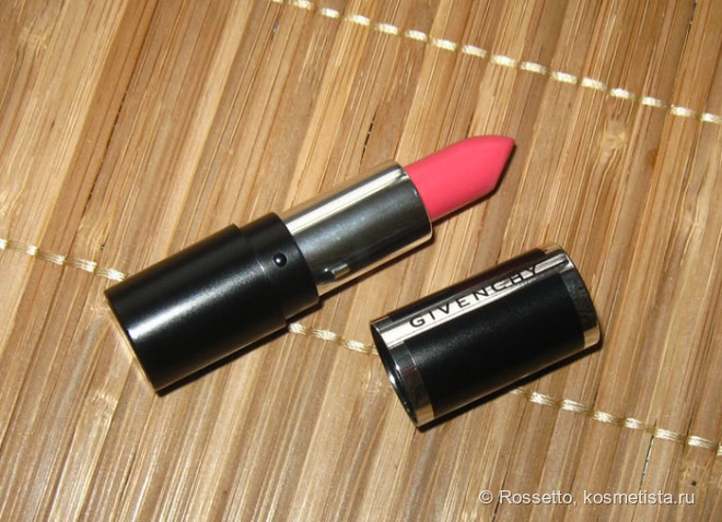 Уникальный и освежающий оттенок - розово-персиковая Givenchy Le Rouge 202 Rose Dressing