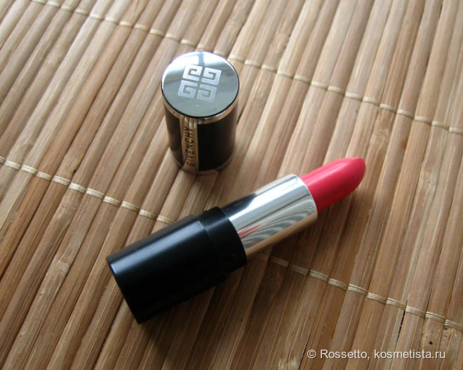 Уникальный и освежающий оттенок - розово-персиковая Givenchy Le Rouge 202 Rose Dressing