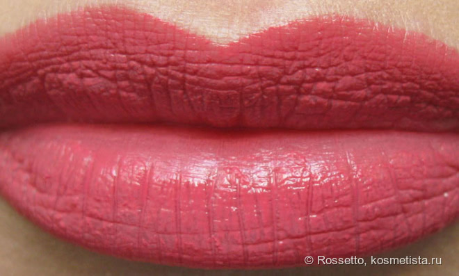 Уникальный и освежающий оттенок - розово-персиковая Givenchy Le Rouge 202 Rose Dressing
