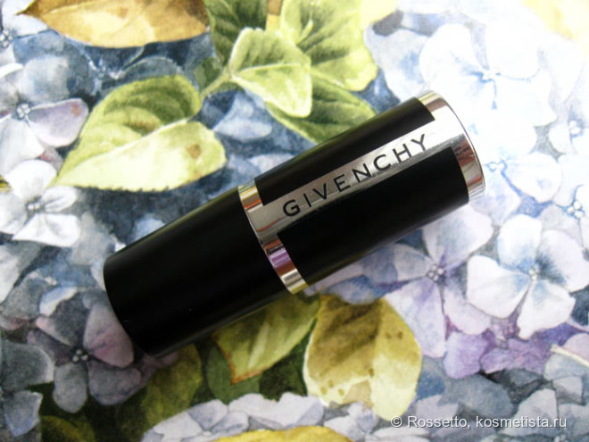 Уникальный и освежающий оттенок - розово-персиковая Givenchy Le Rouge 202 Rose Dressing