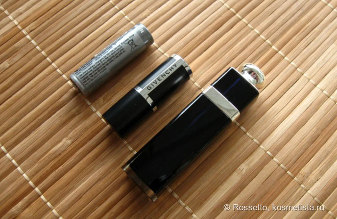 Уникальный и освежающий оттенок - розово-персиковая Givenchy Le Rouge 202 Rose Dressing