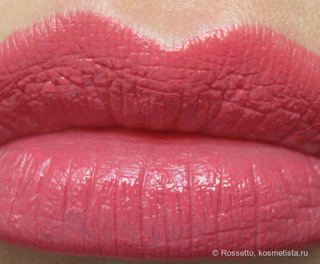 Уникальный и освежающий оттенок - розово-персиковая Givenchy Le Rouge 202 Rose Dressing