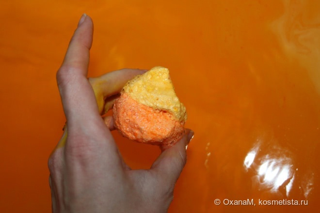 Фанта с ванилью и корицей ко Дню всех святых - Lush Pumpkin Bath Bomb